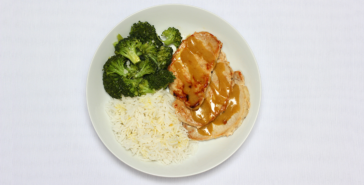 Filete en salsa de mostaza y miel con arroz basmati y brócoli al vapor
