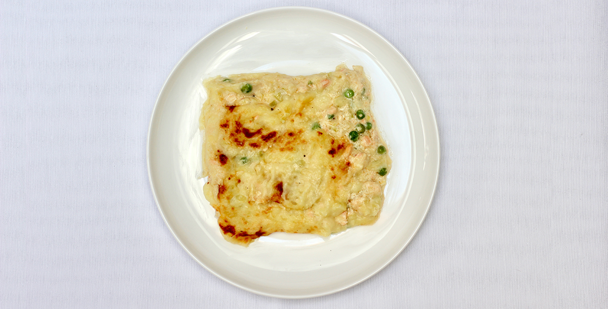 Pastel gratinado de salmón, gambones y patata